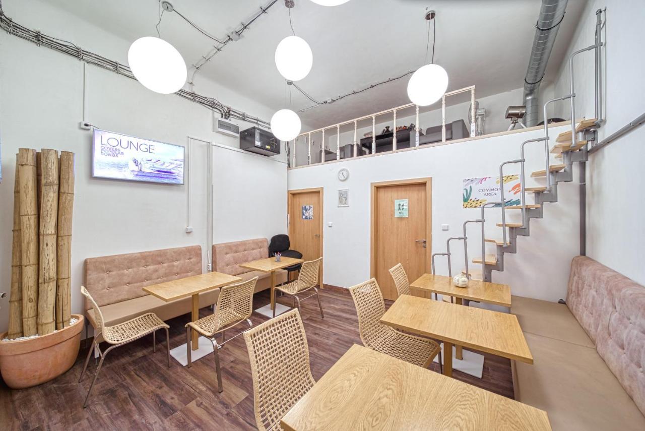 Hostel Orange Прага Екстериор снимка