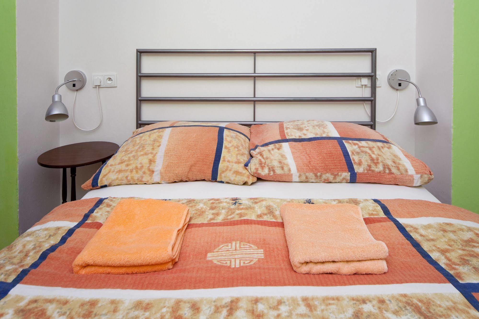Hostel Orange Прага Екстериор снимка