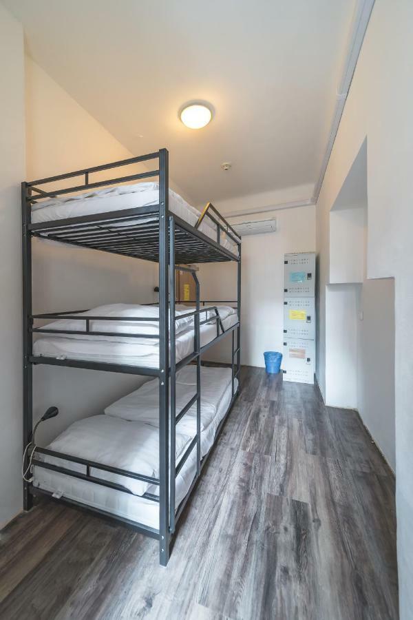 Hostel Orange Прага Екстериор снимка