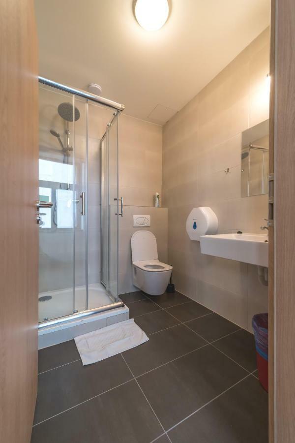 Hostel Orange Прага Екстериор снимка